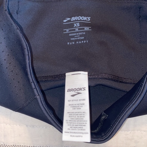 NWT Brooks Women Method 8’ short tight short leggings with pockets out of stock - Picture 7 of 9